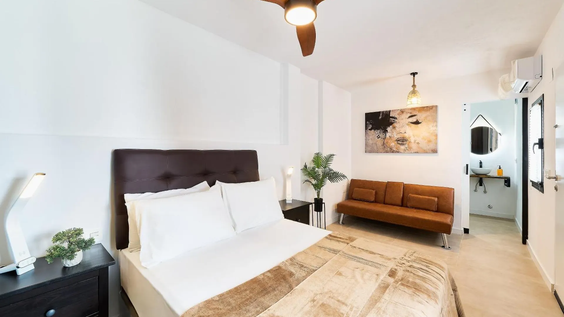 Semesterbostad Kosta Homes - Modern Two Bedroom With Terrace Alhaurín de la Torre Spanien